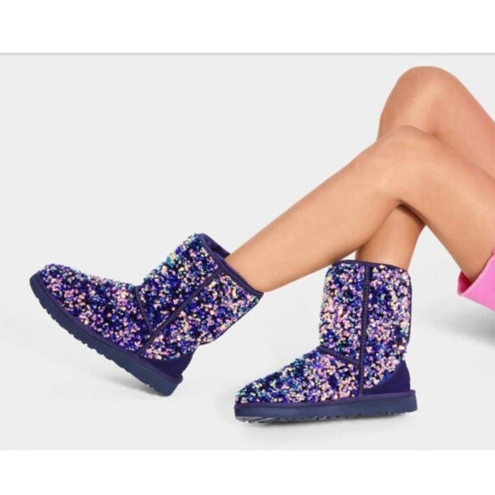 NWT UGG Classic Short Stellar Sequin Medallion